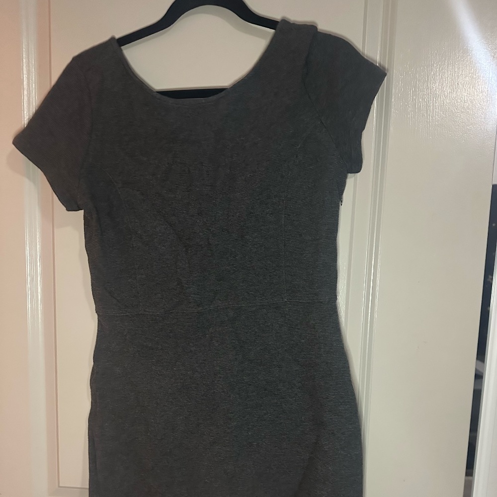 STRIPE SCOOP BACK SHEATH DRESS Size 8 Banana Republic